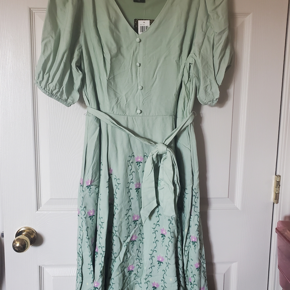 Her Universe Green Midi Dress with Floral Embroidery